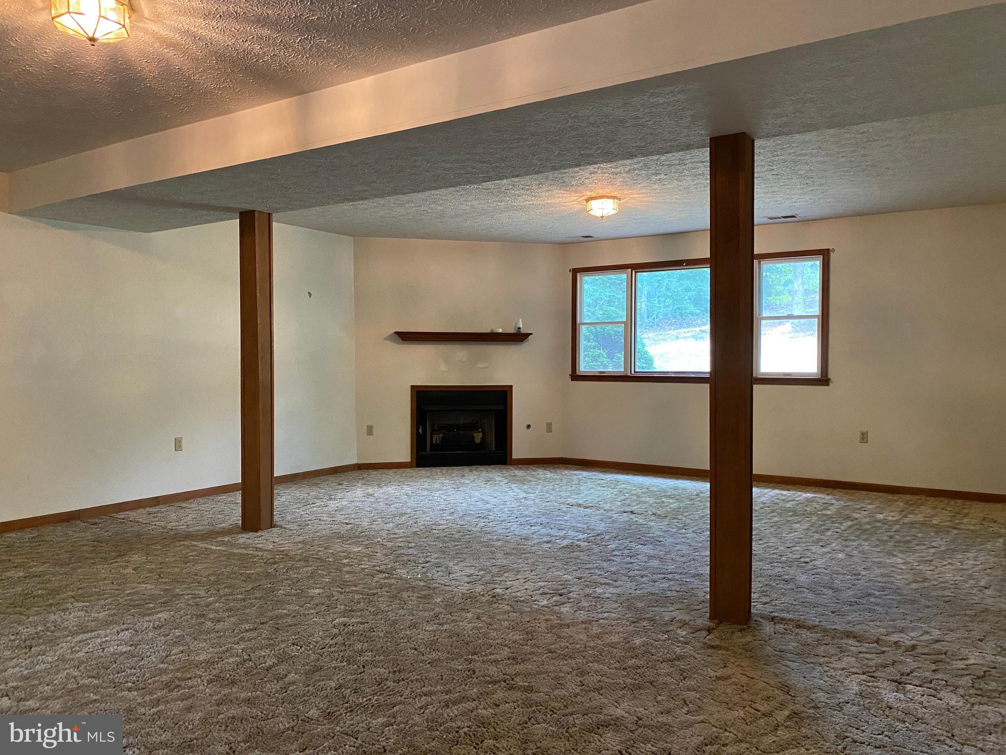 FOXCREST MANOR - Residential