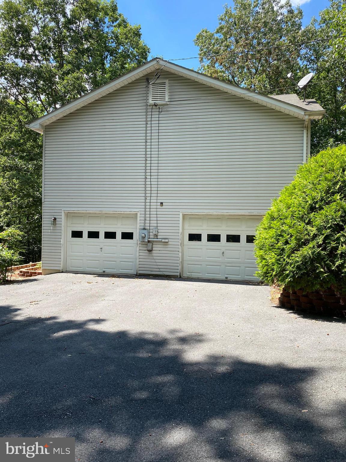 FOXCREST MANOR - Residential