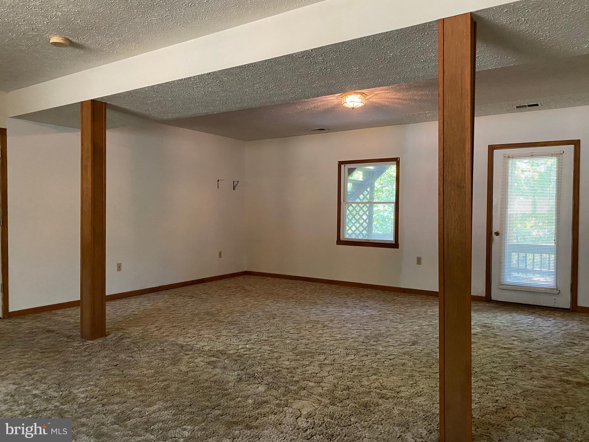 FOXCREST MANOR - Residential