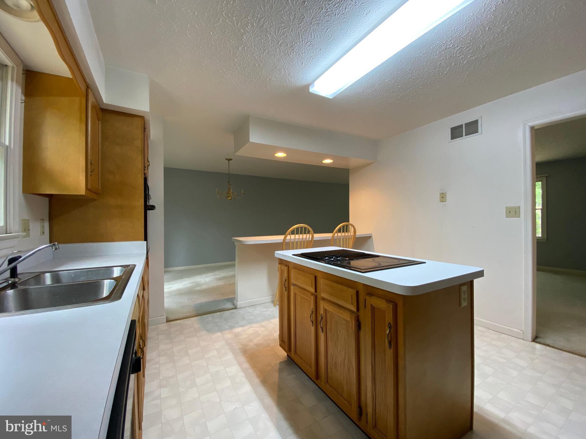 FOXCREST MANOR - Residential