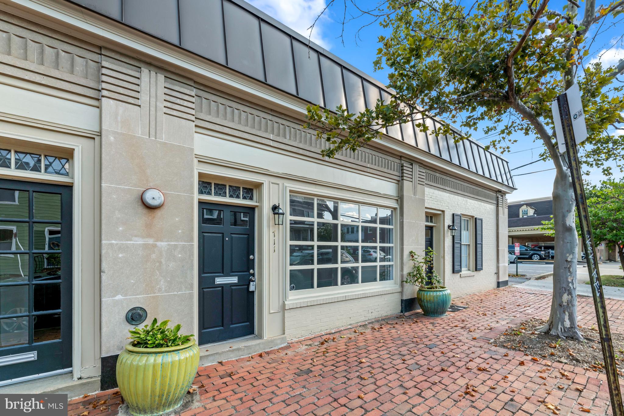 711 PENDLETON STREET