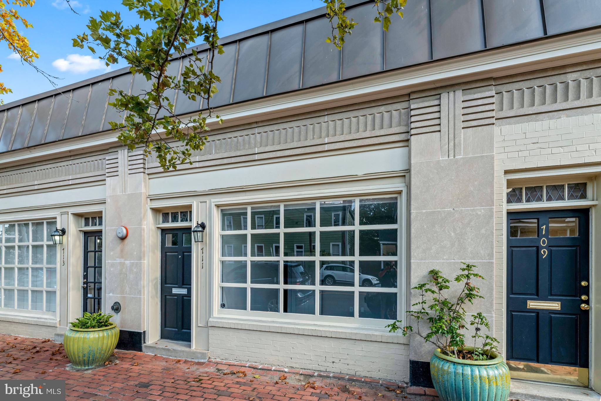 711 PENDLETON STREET