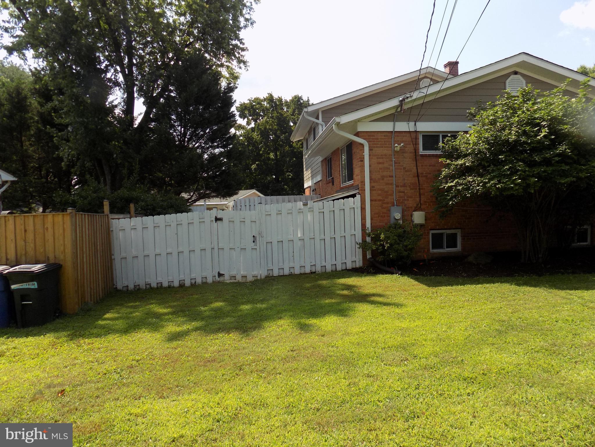 919 PLAYFORD LANE