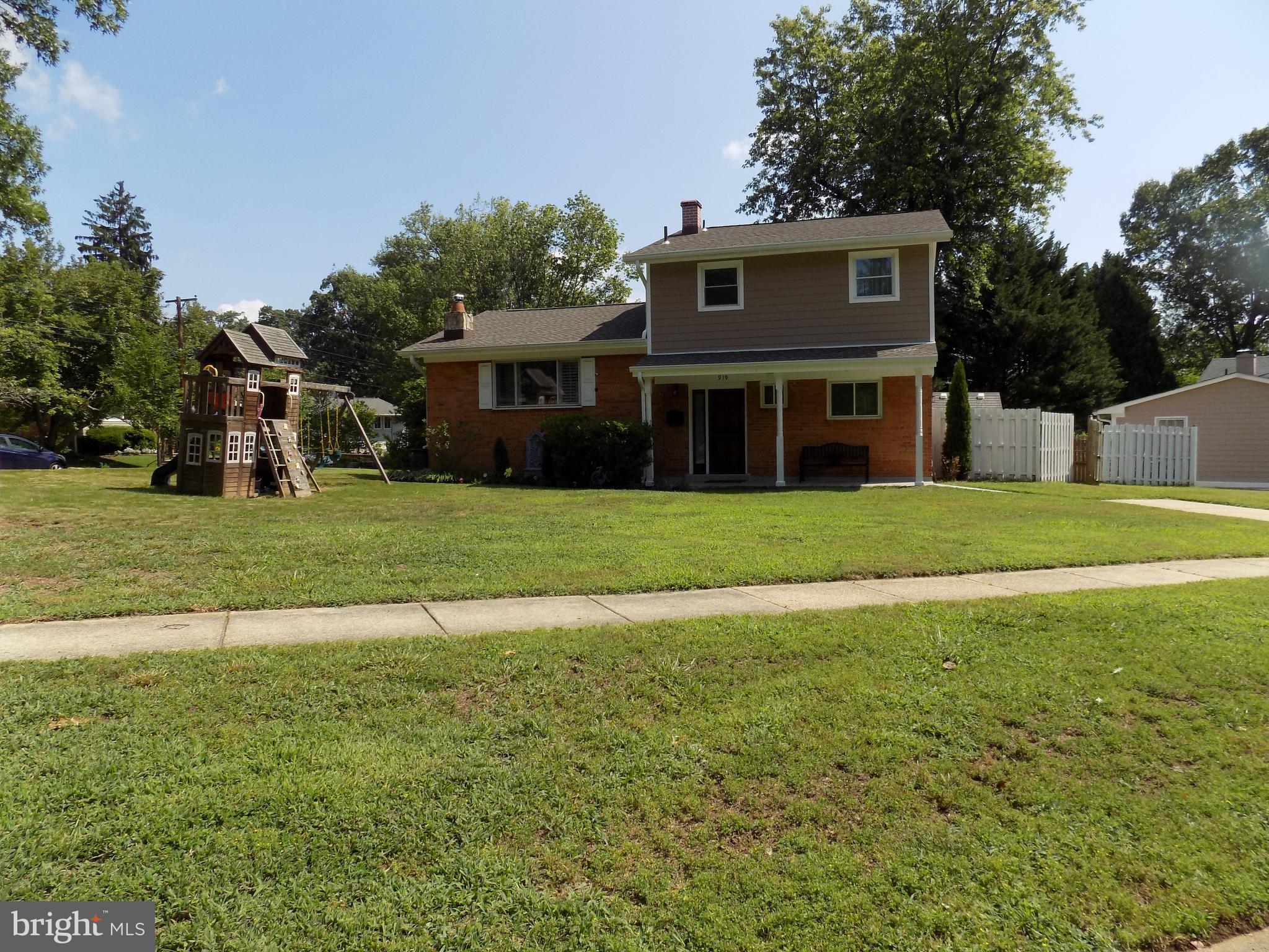 919 PLAYFORD LANE