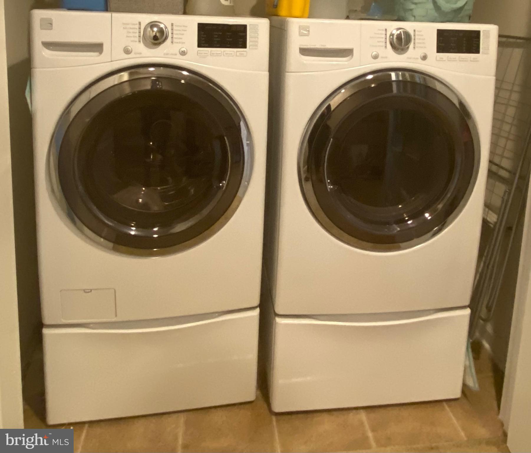 METRO POINTE - Residential