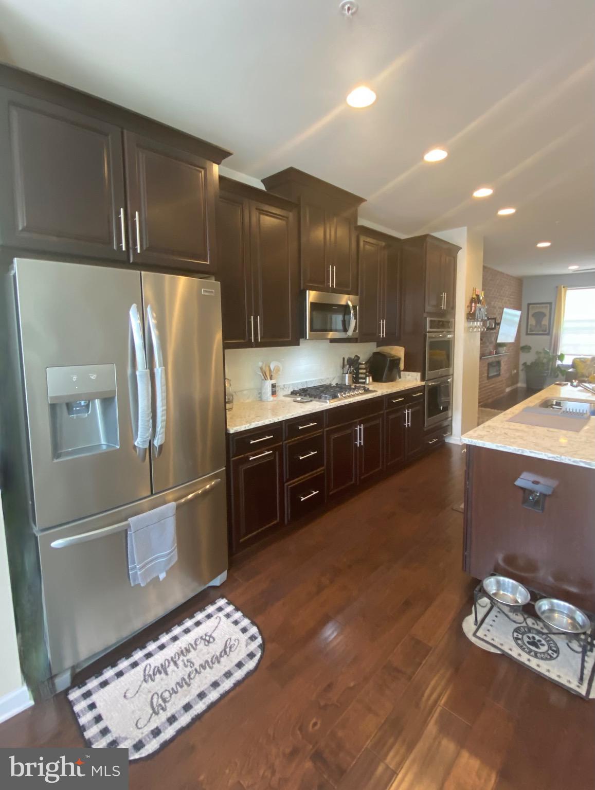 METRO POINTE - Residential