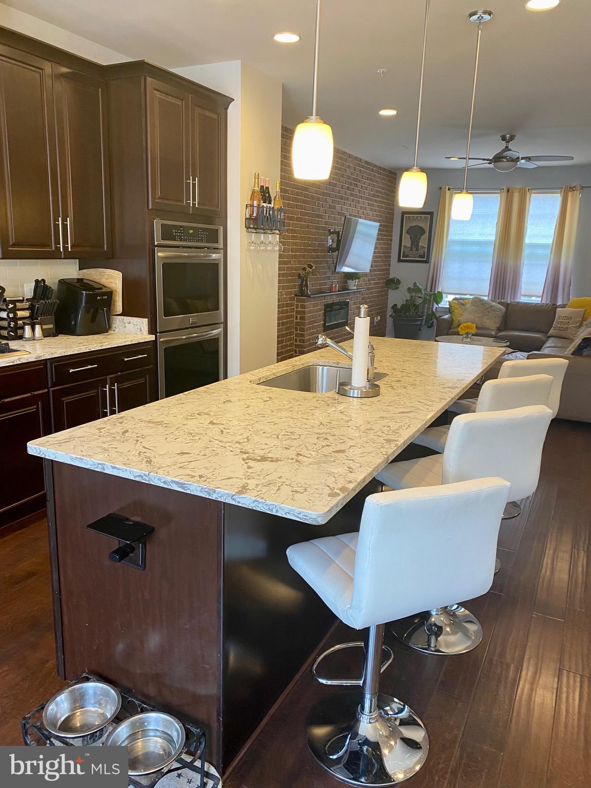 METRO POINTE - Residential