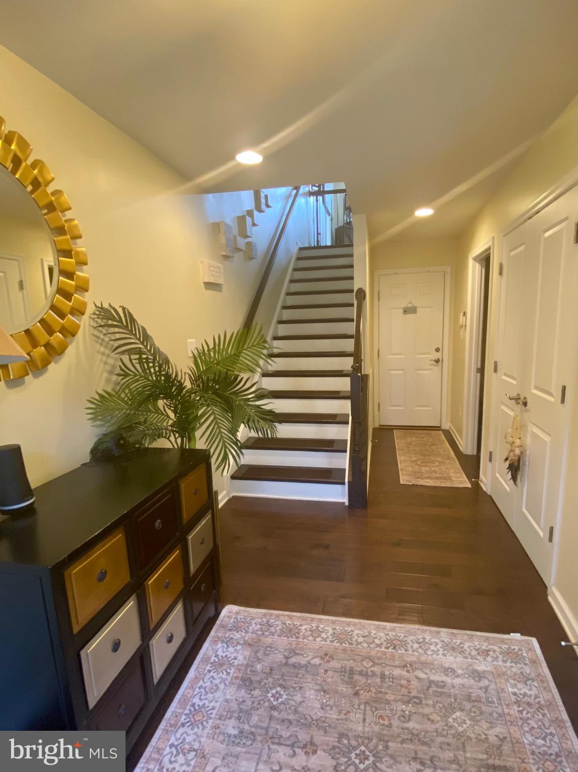 METRO POINTE - Residential