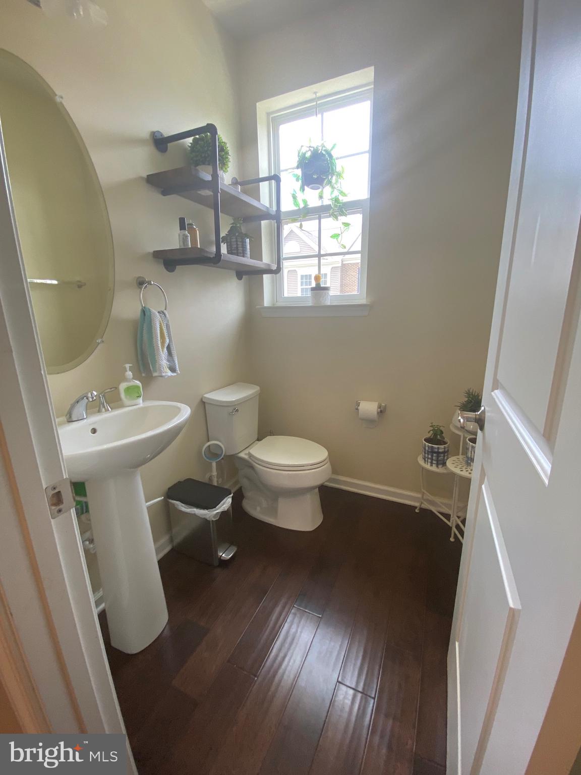 METRO POINTE - Residential