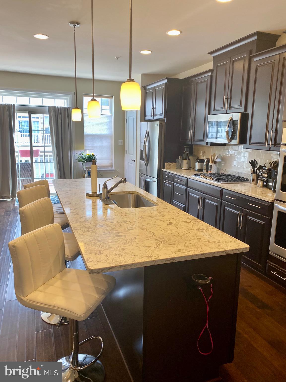 METRO POINTE - Residential