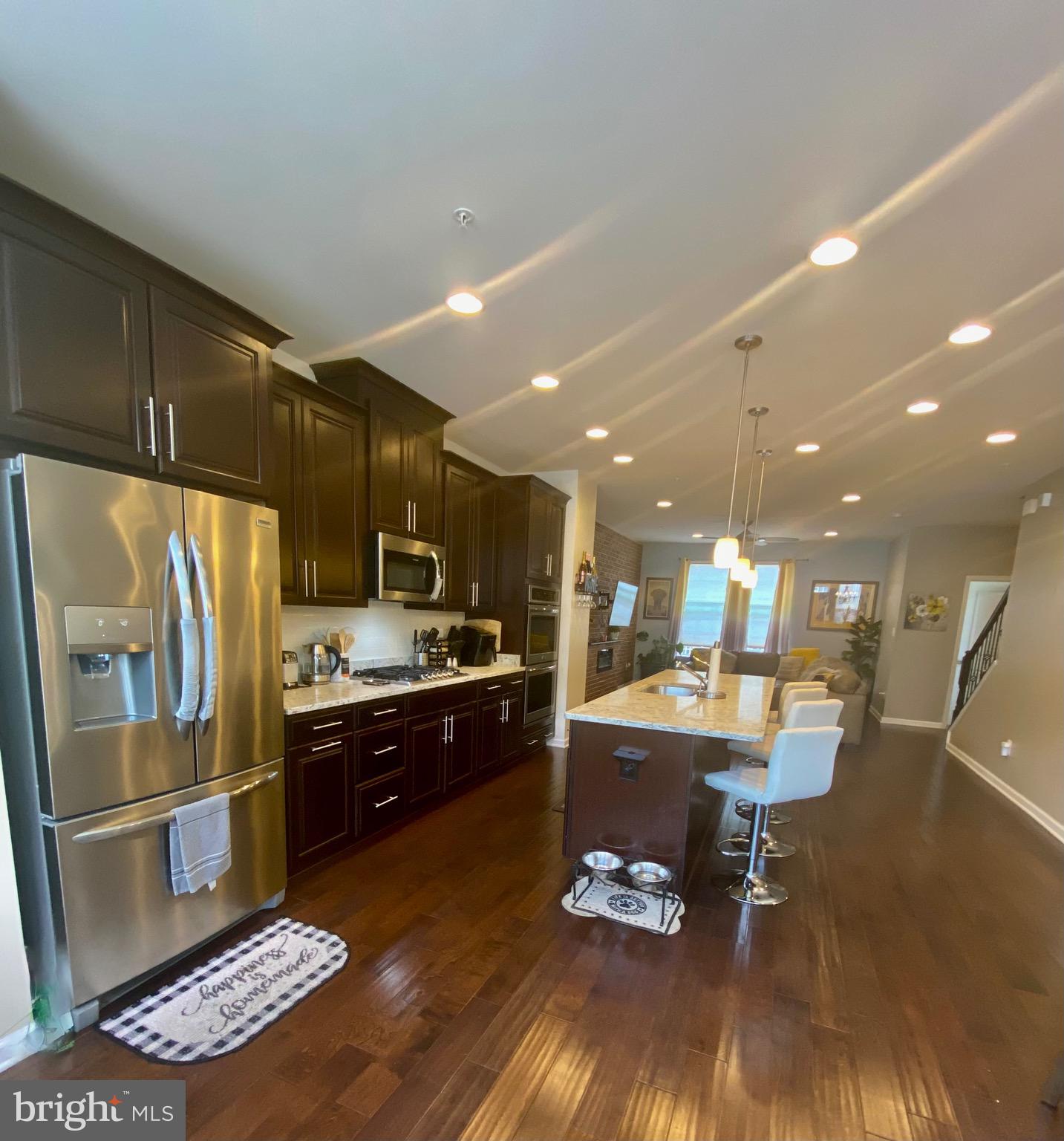 METRO POINTE - Residential