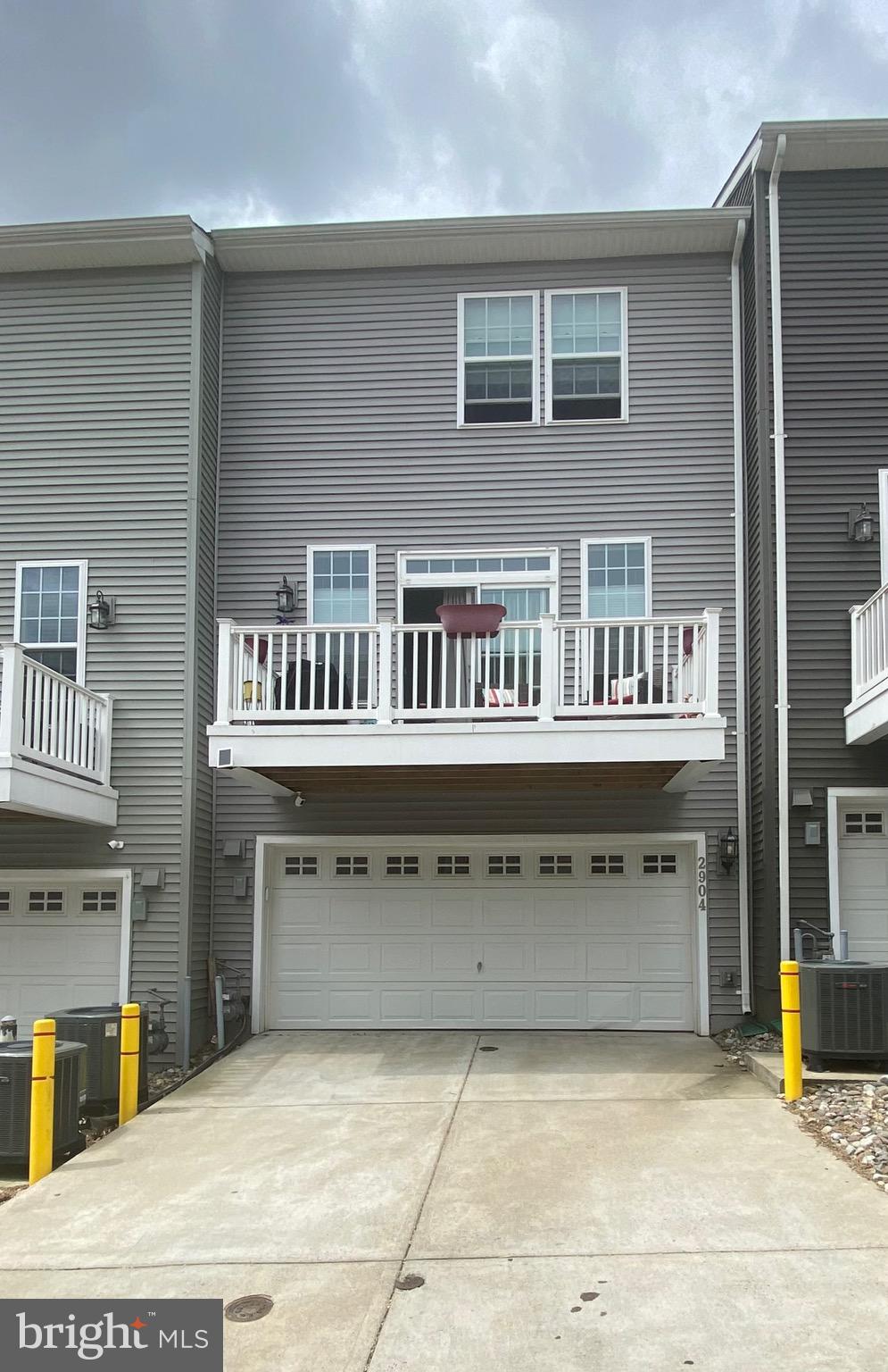 METRO POINTE - Residential