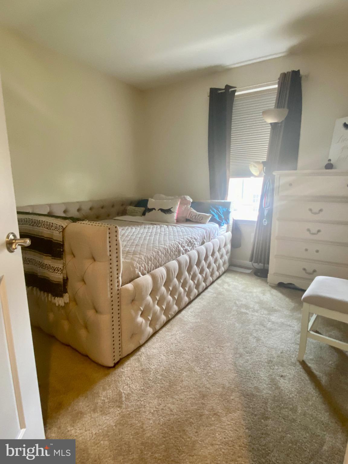 METRO POINTE - Residential