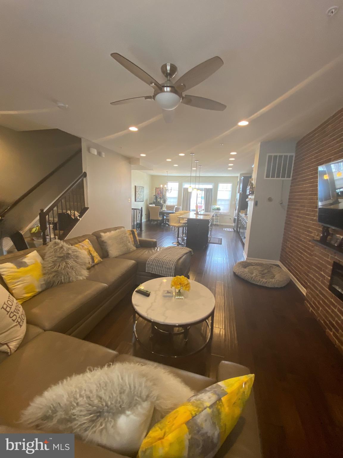 METRO POINTE - Residential