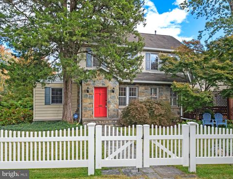 Photo of 5108 WILSON LN, BETHESDA, MD 20814 (MLS # MDMC2073160) Photo of 5108 WILSON LN, BETHESDA, MD 20814 (MLS # MDMC2073160)
