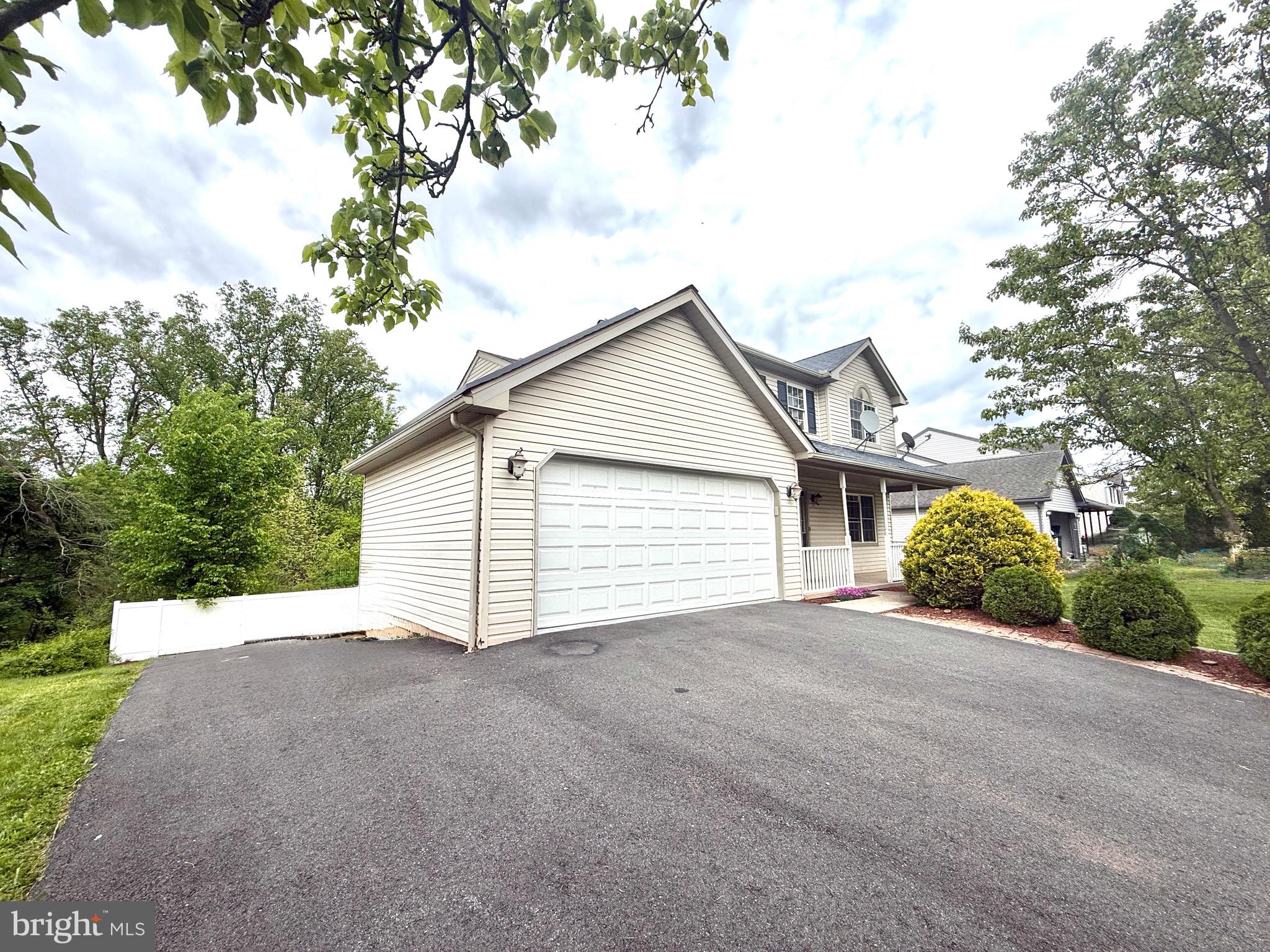 6081 LONG POND DRIVE