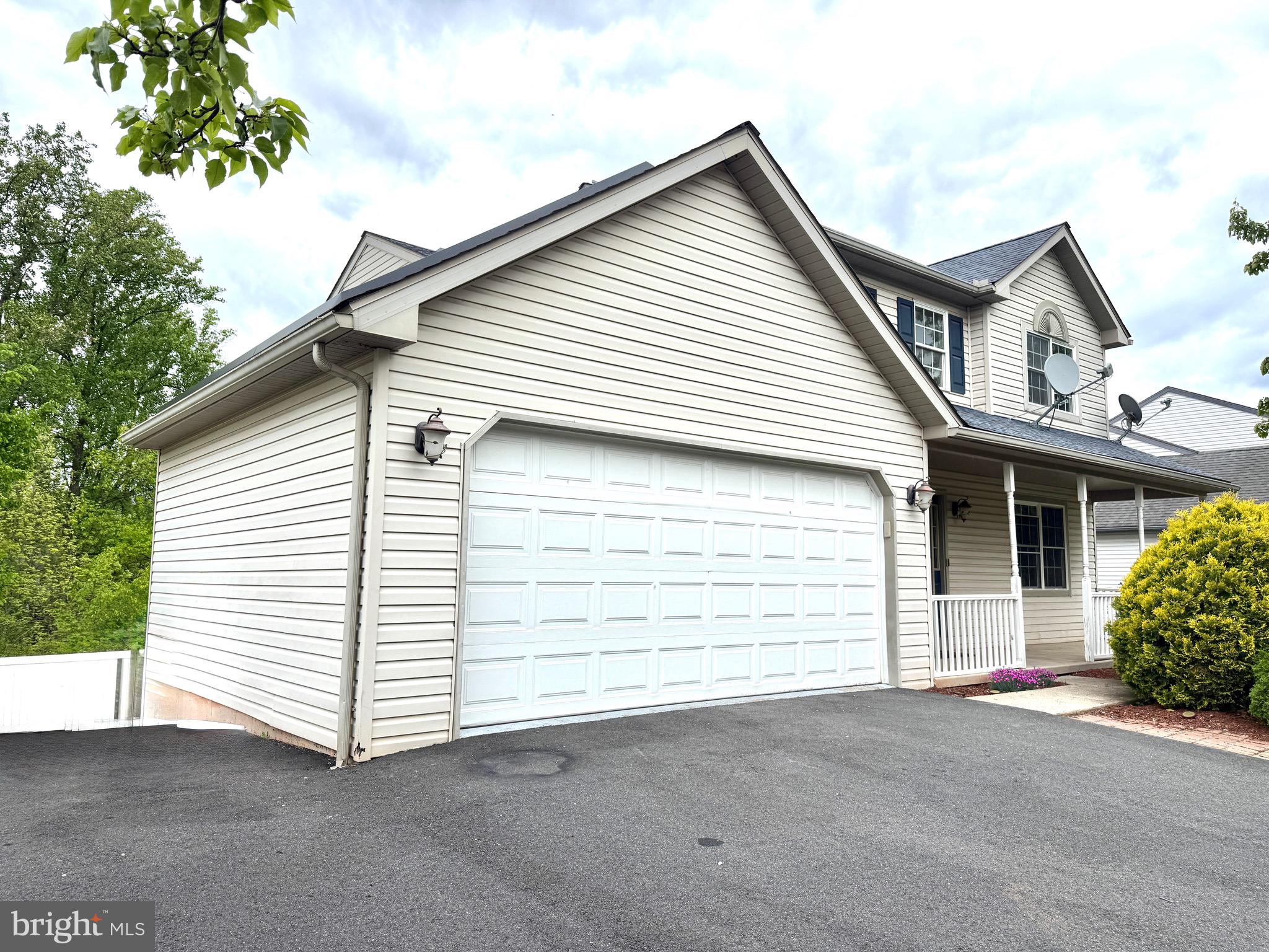 6081 LONG POND DRIVE
