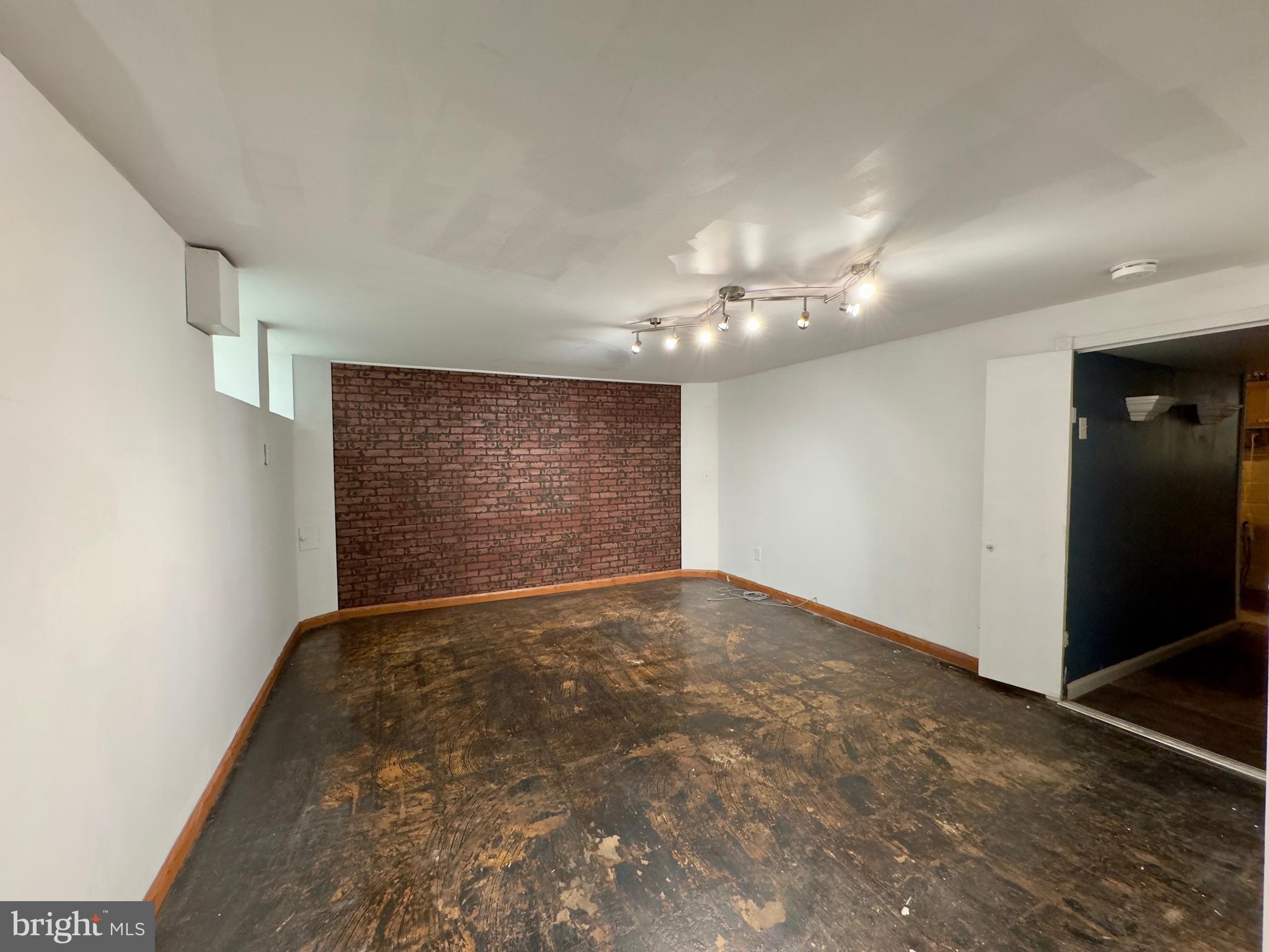 WOODLAWN - Residential Lease