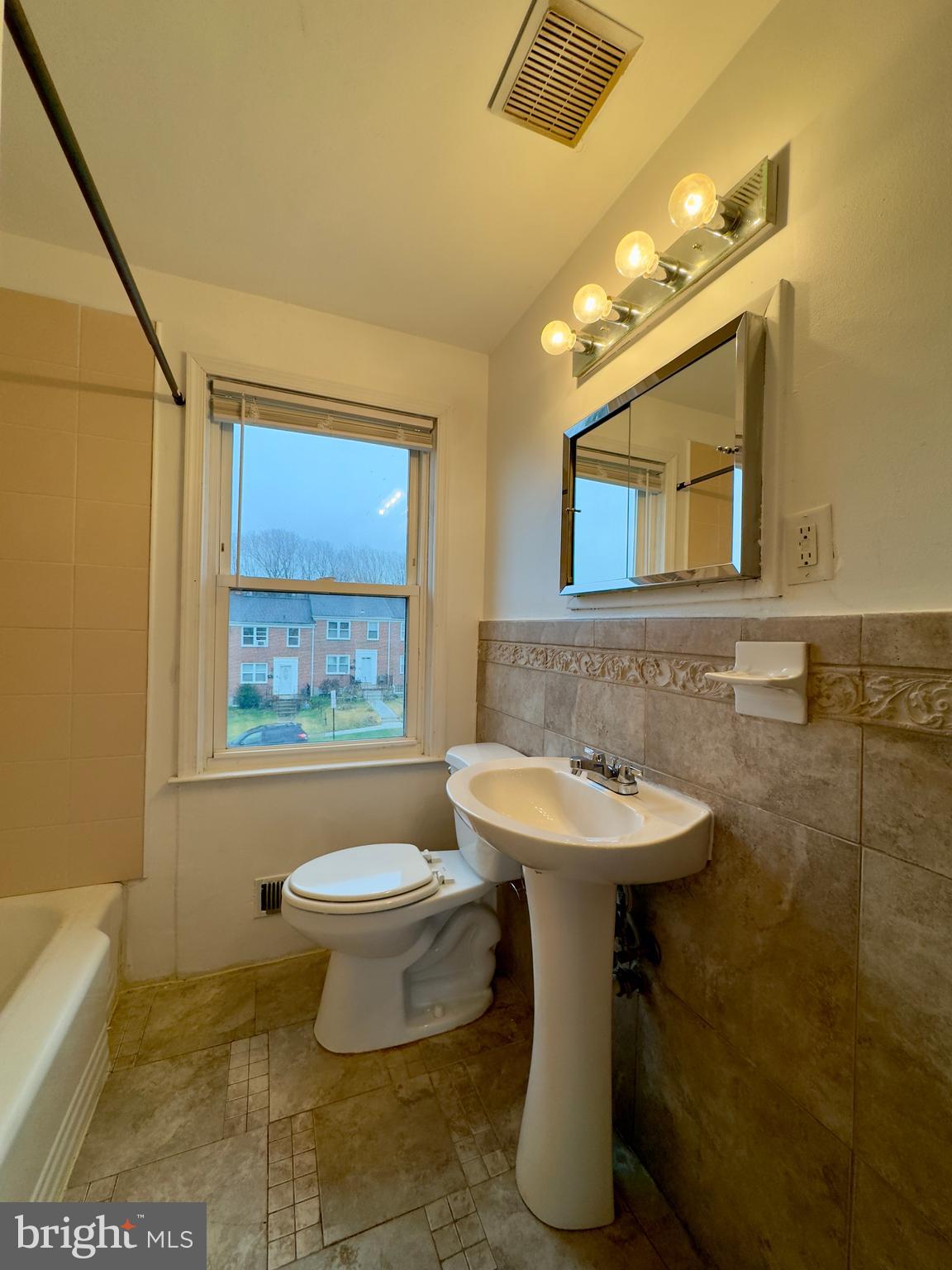 WOODLAWN - Residential Lease