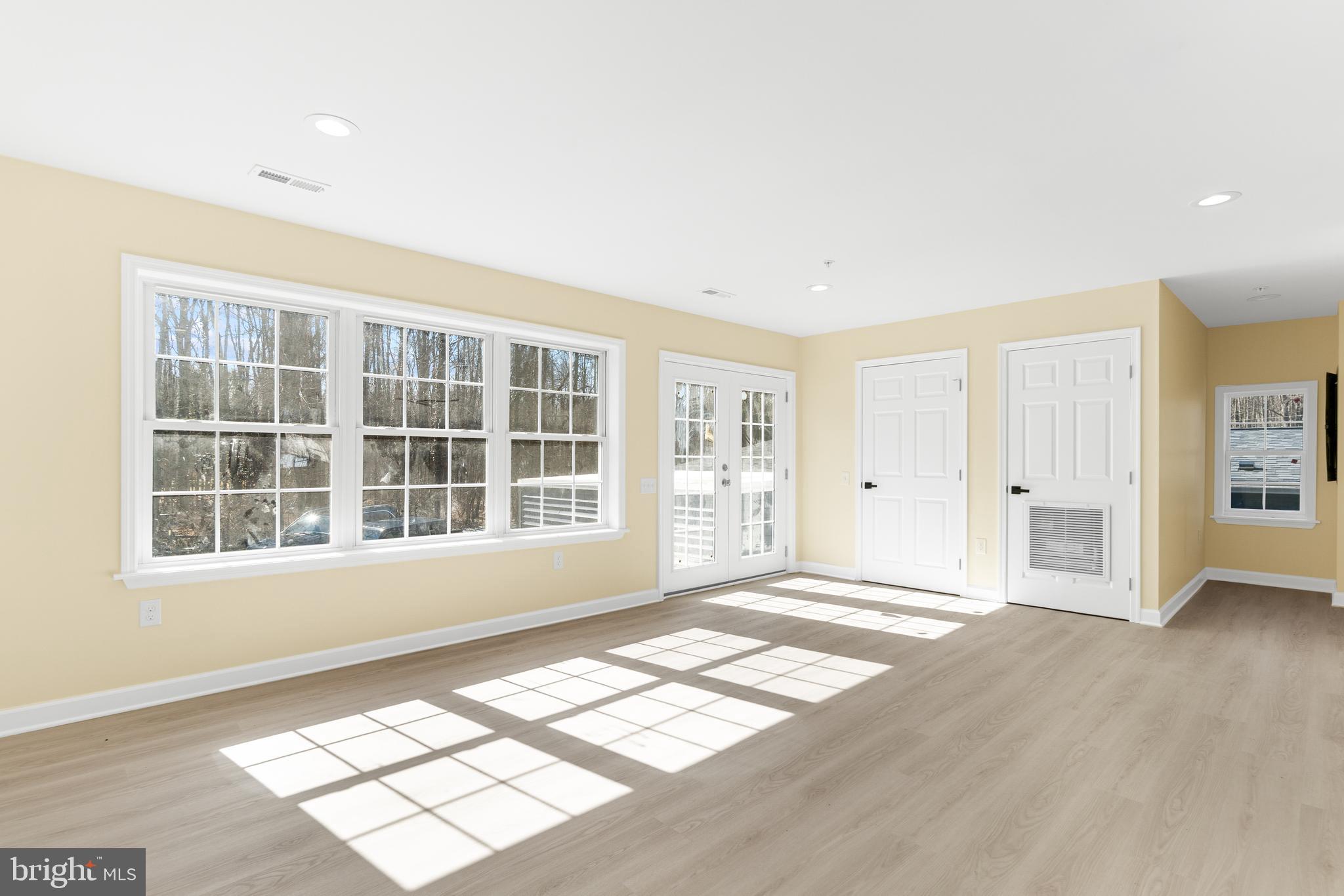 YORKTOWN - Residential