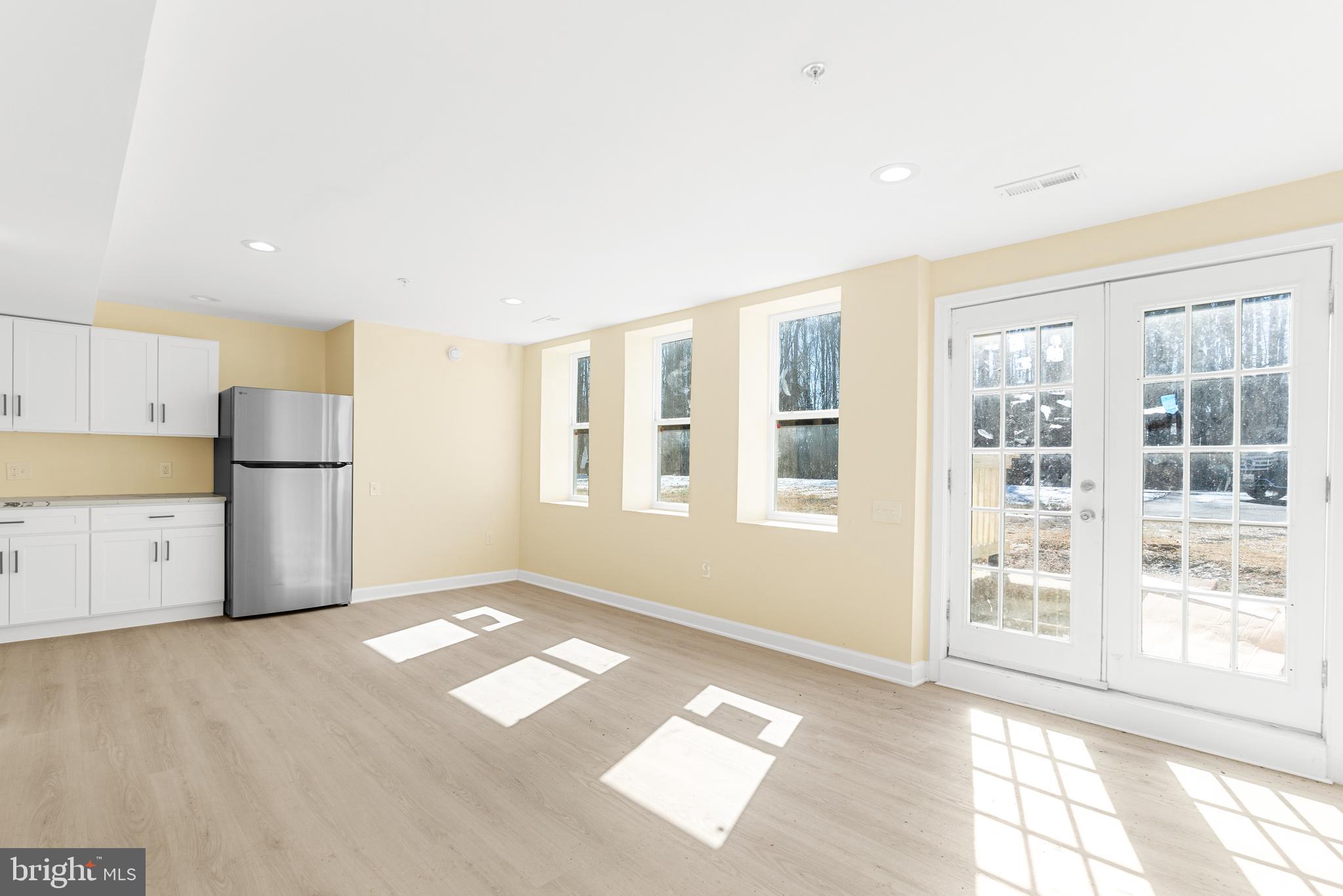 YORKTOWN - Residential