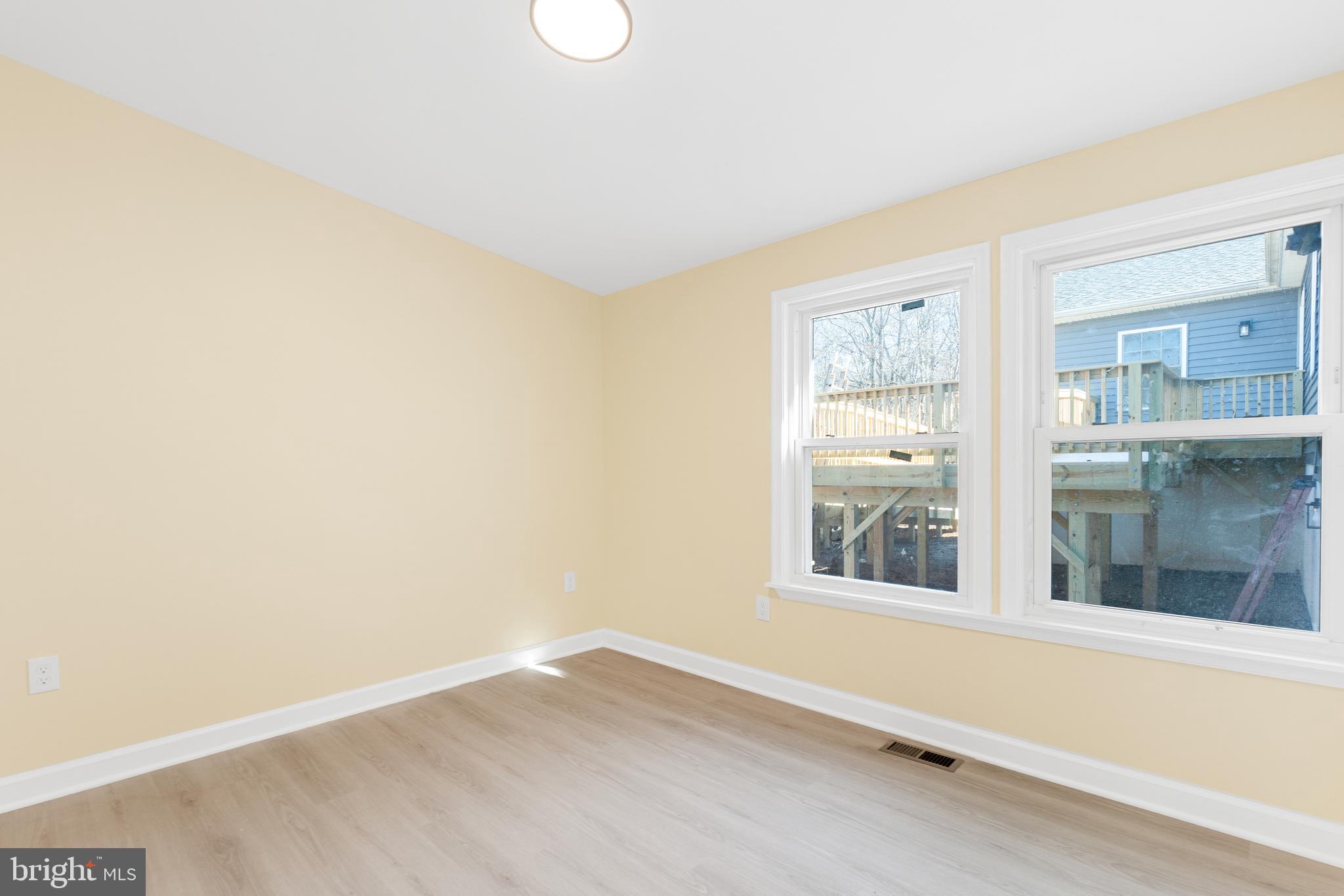 YORKTOWN - Residential