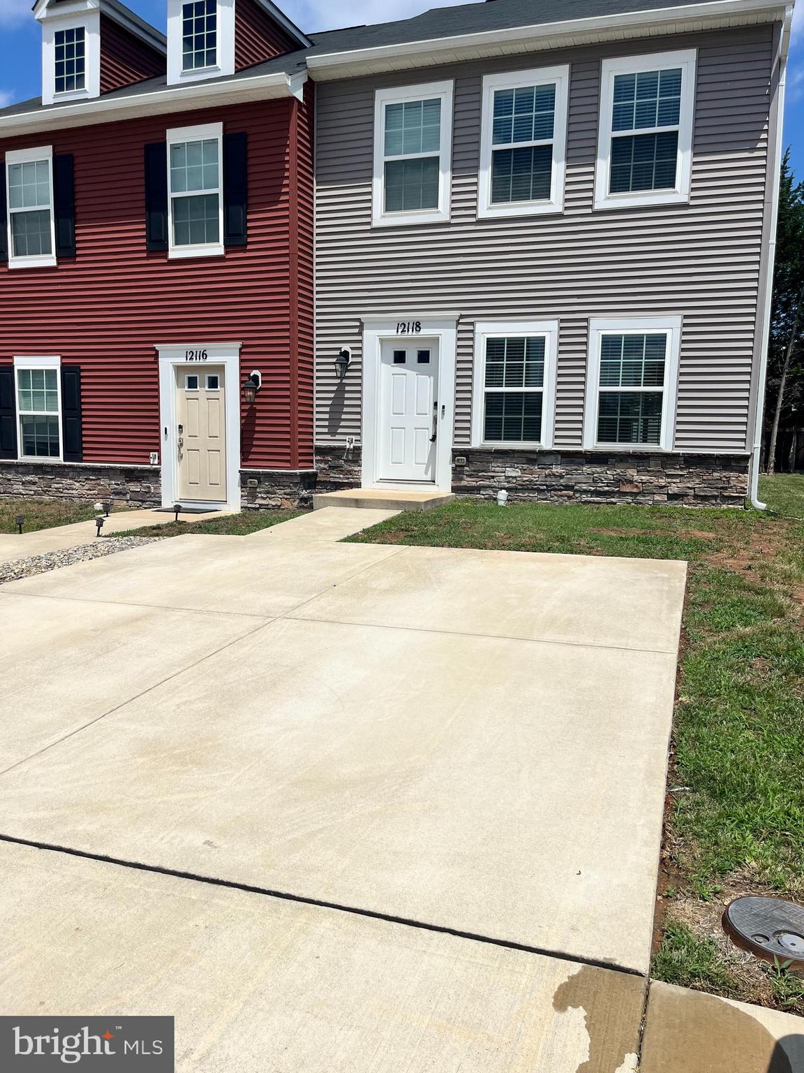 12118 BOWLING FARM COURT