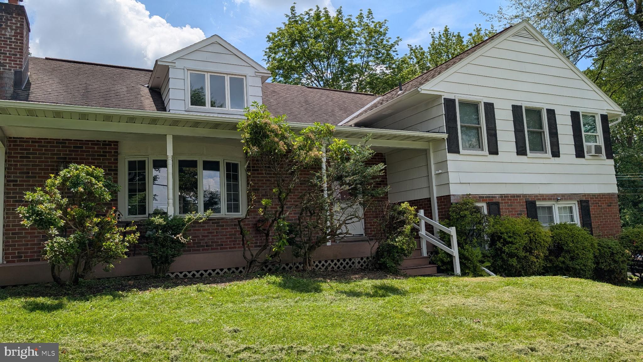 1086 TOWNSEND CIRCLE