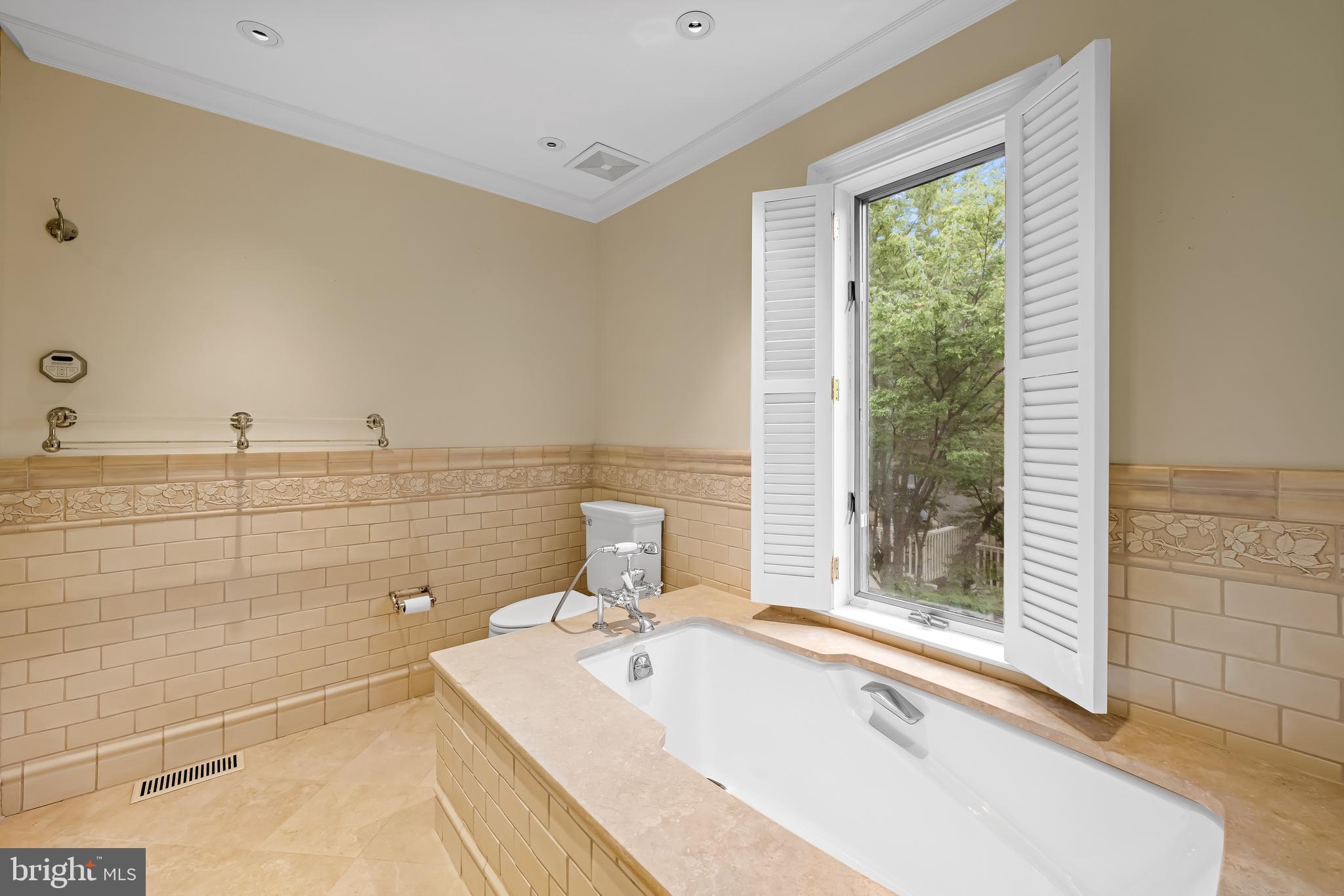 NORTH ROLAND PARK - Residential