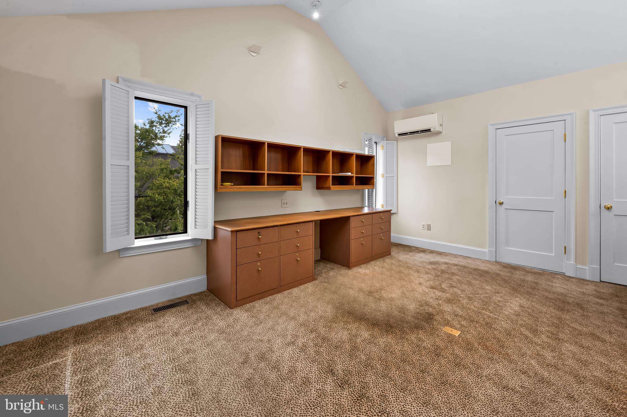 NORTH ROLAND PARK - Residential
