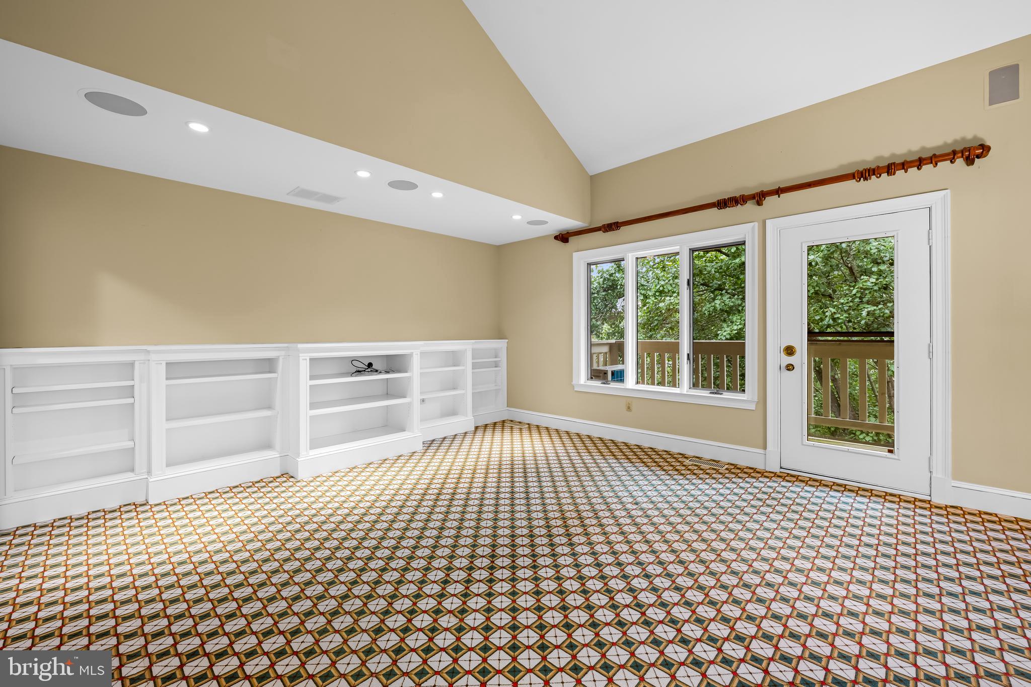 NORTH ROLAND PARK - Residential