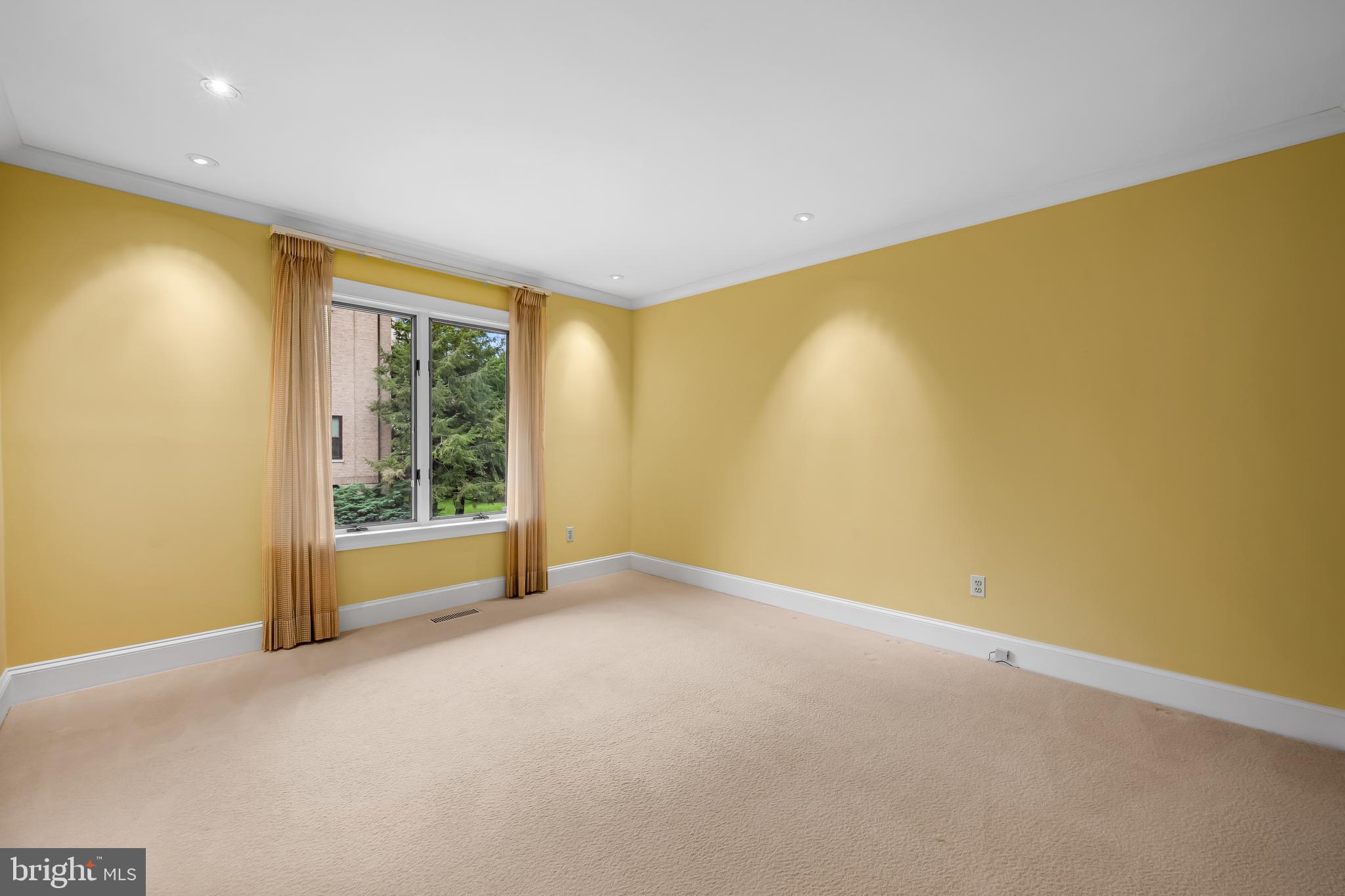 NORTH ROLAND PARK - Residential