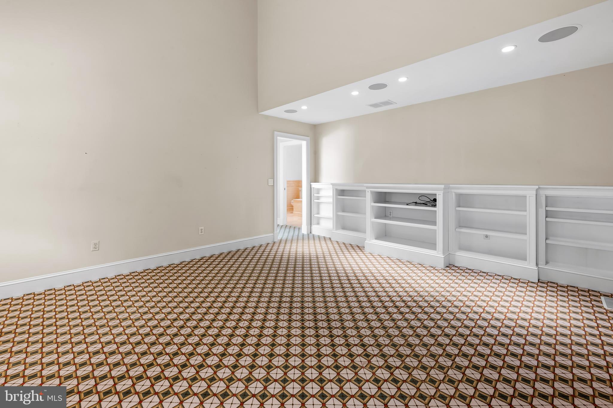 NORTH ROLAND PARK - Residential