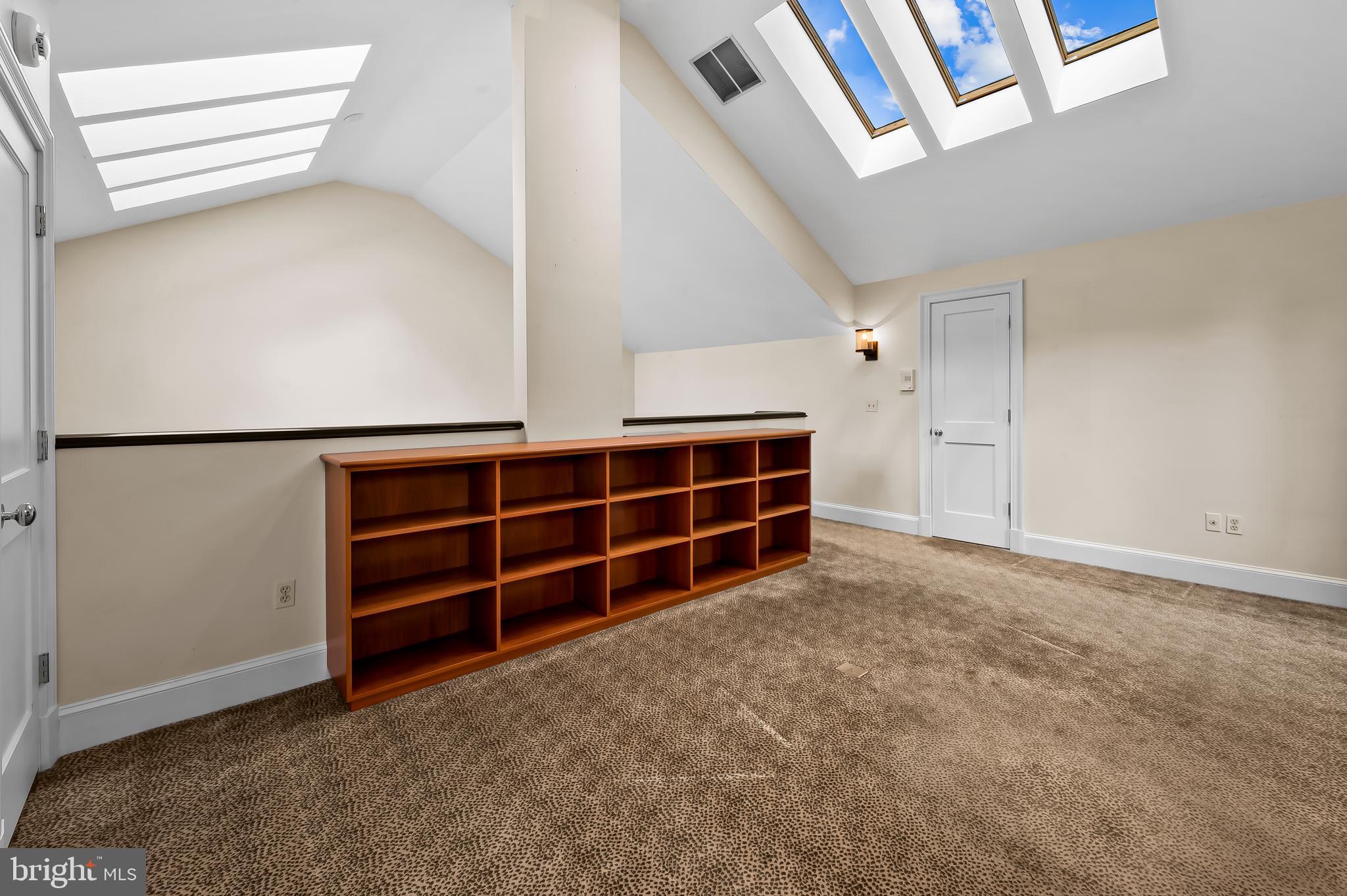 NORTH ROLAND PARK - Residential