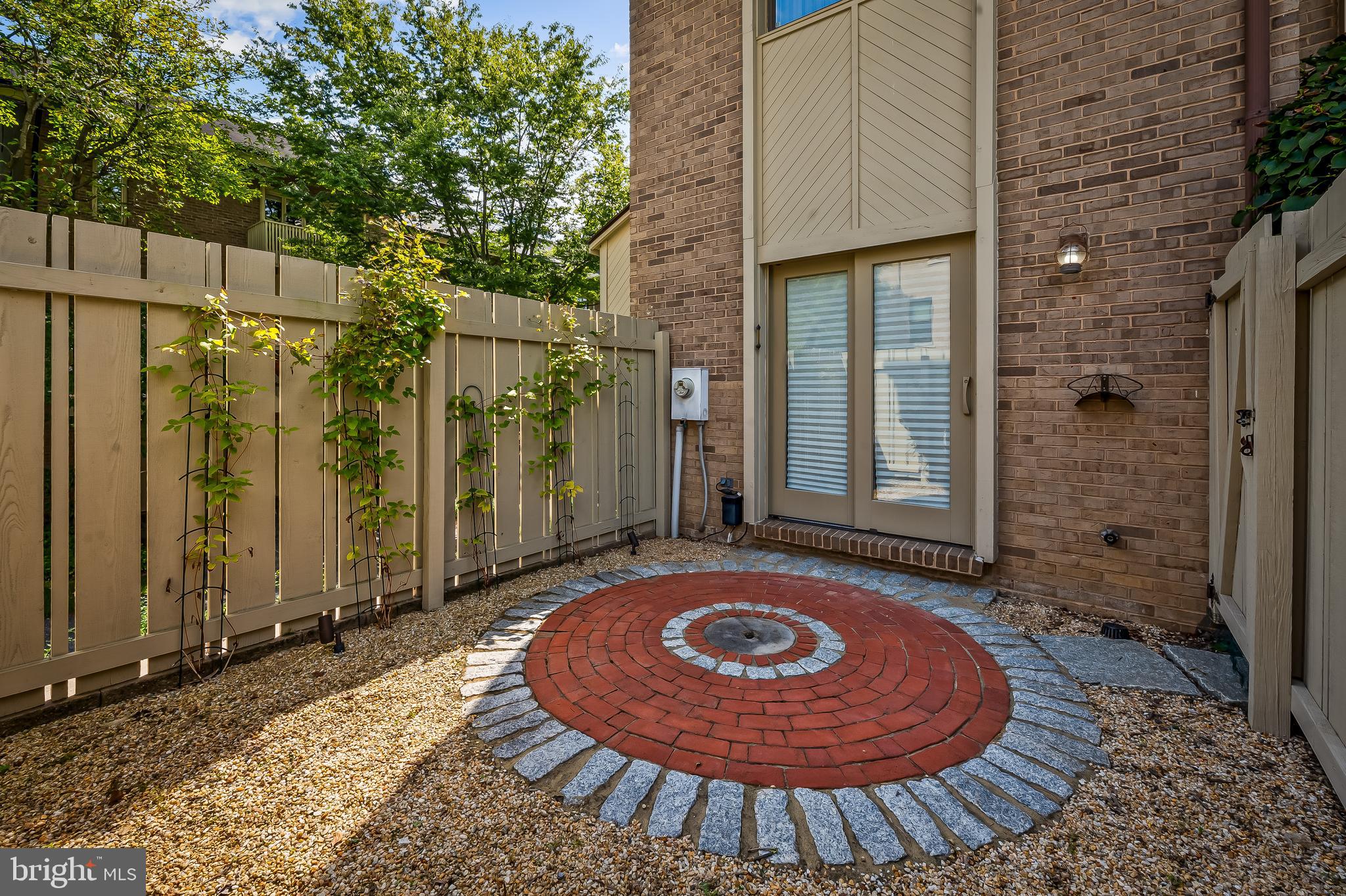 NORTH ROLAND PARK - Residential