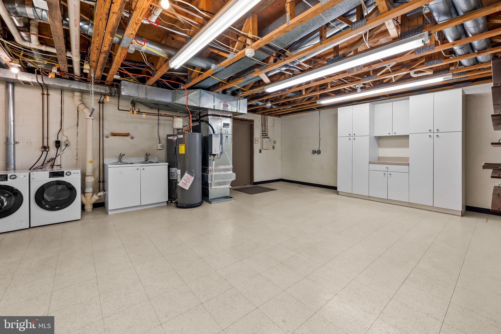 NORTH ROLAND PARK - Residential