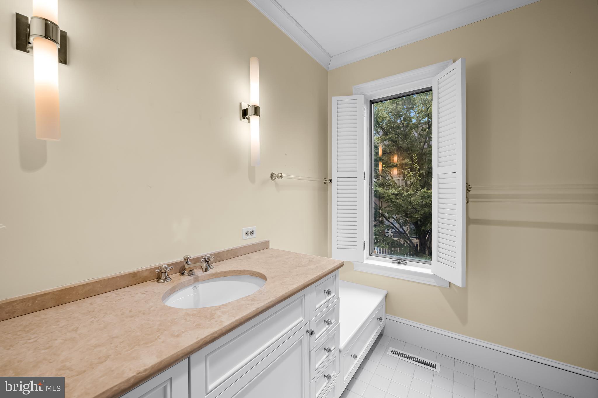 NORTH ROLAND PARK - Residential