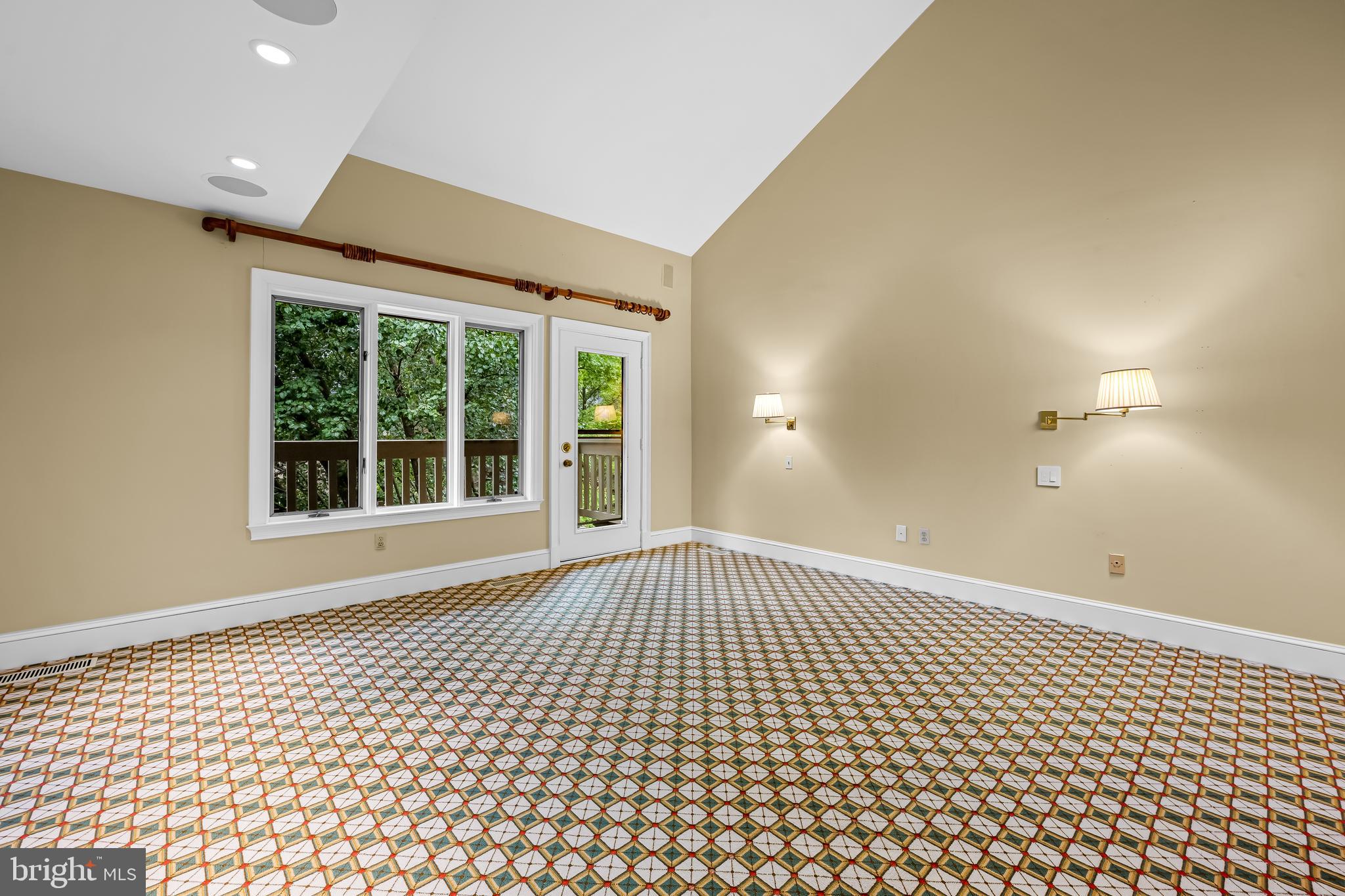 NORTH ROLAND PARK - Residential
