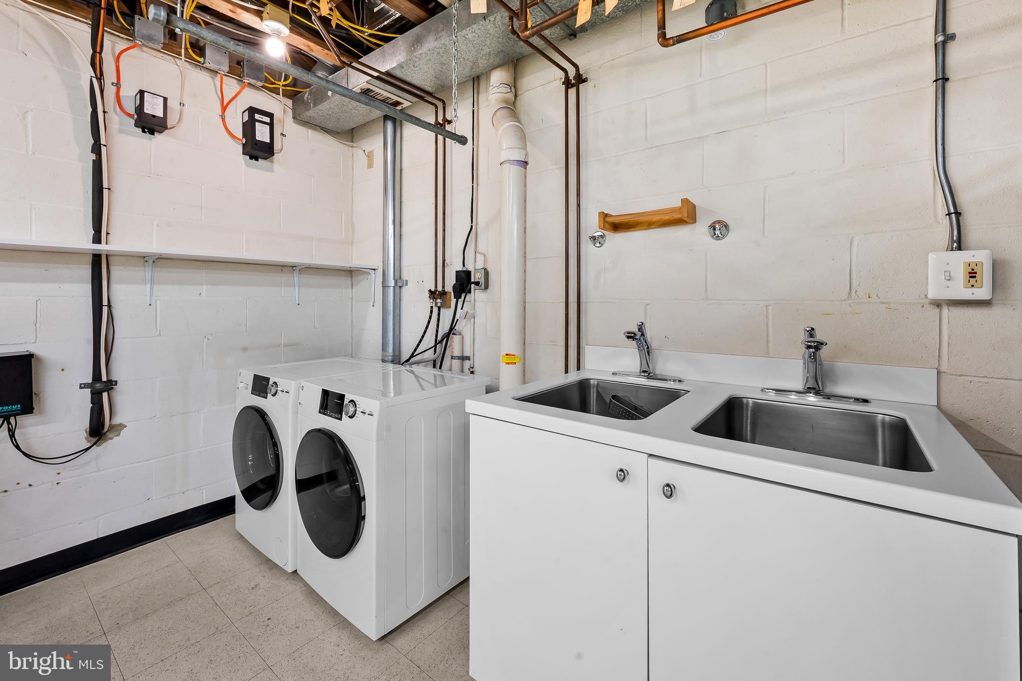 NORTH ROLAND PARK - Residential