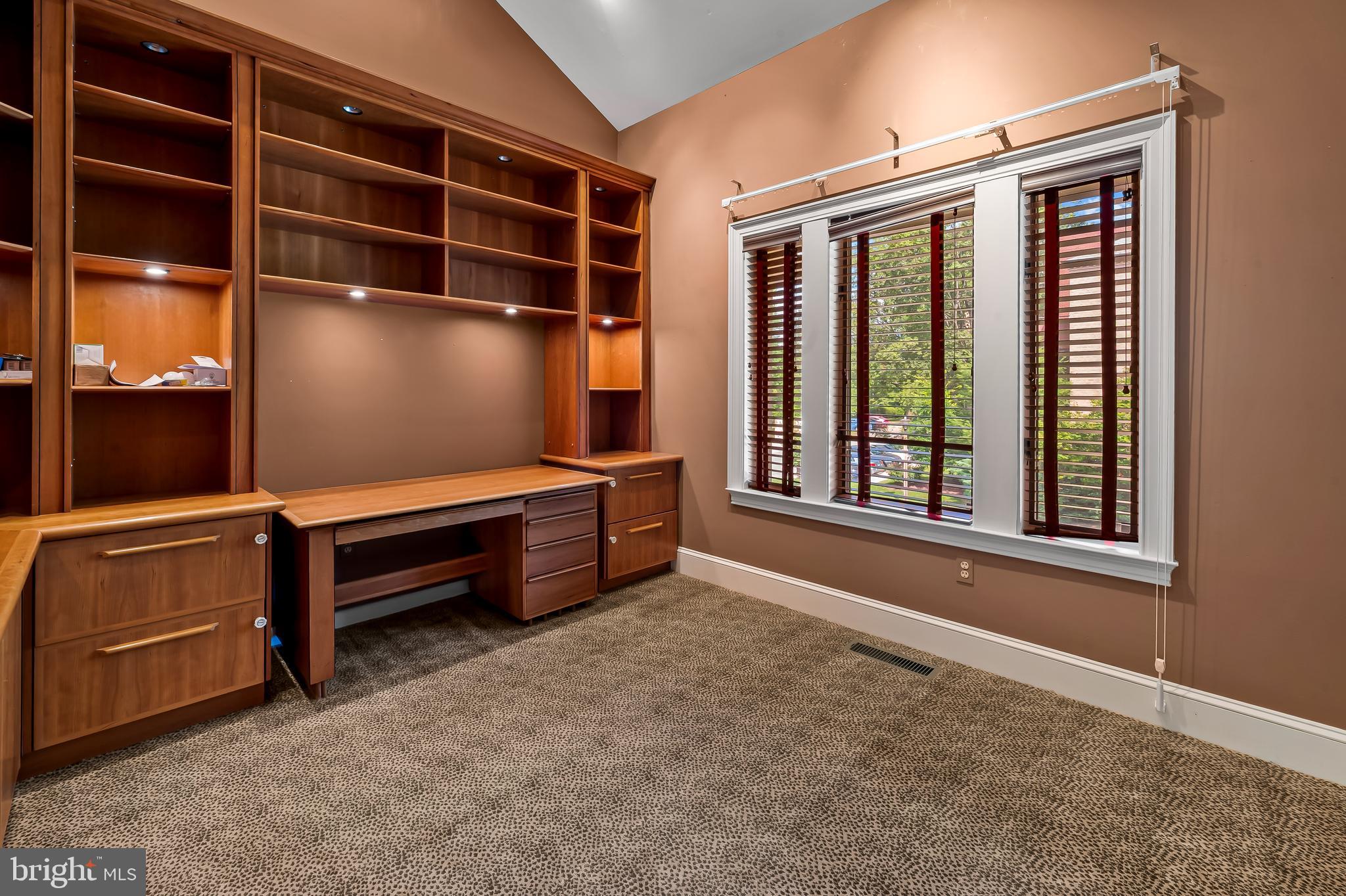NORTH ROLAND PARK - Residential