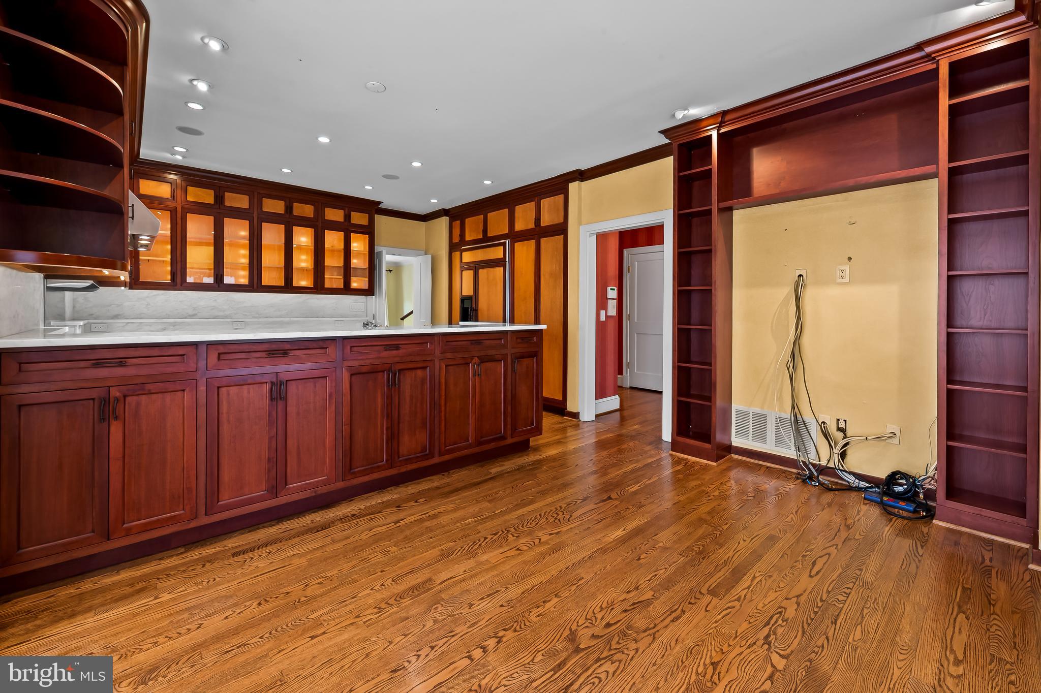 NORTH ROLAND PARK - Residential