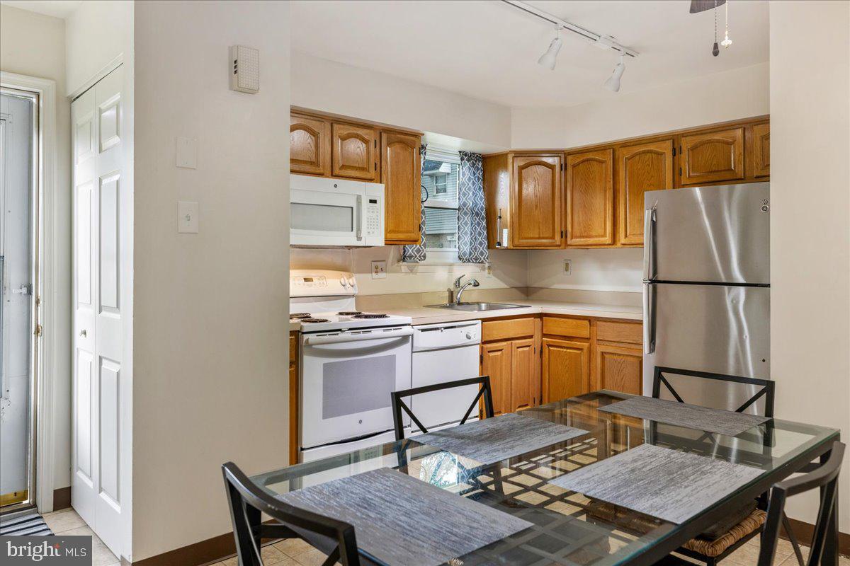 SANATOGA VIL - Residential