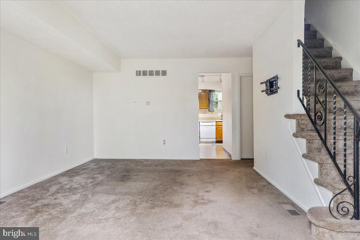 SANATOGA VIL - Residential