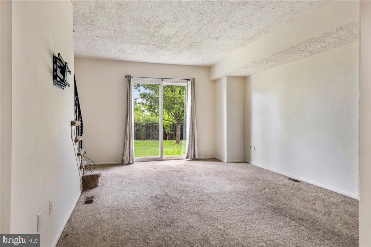 SANATOGA VIL - Residential