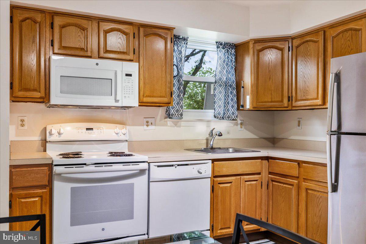 SANATOGA VIL - Residential