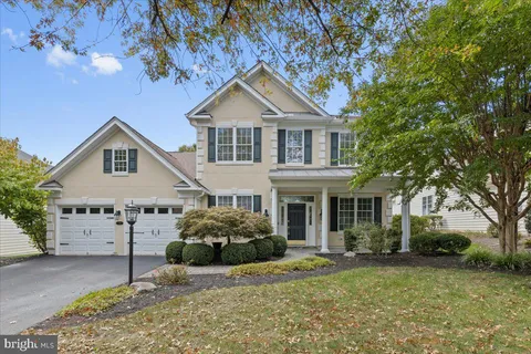 5320 Trevino Drive, Haymarket, VA MLS: VAPW2104912