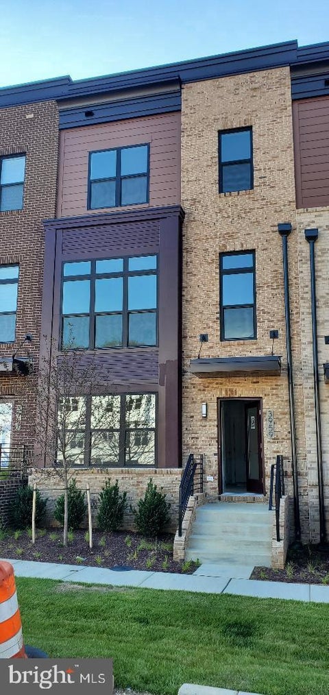 Townhouse For Rent - 3959 Cranes Bill Court<br/> ROCKVILLE, MD 20852