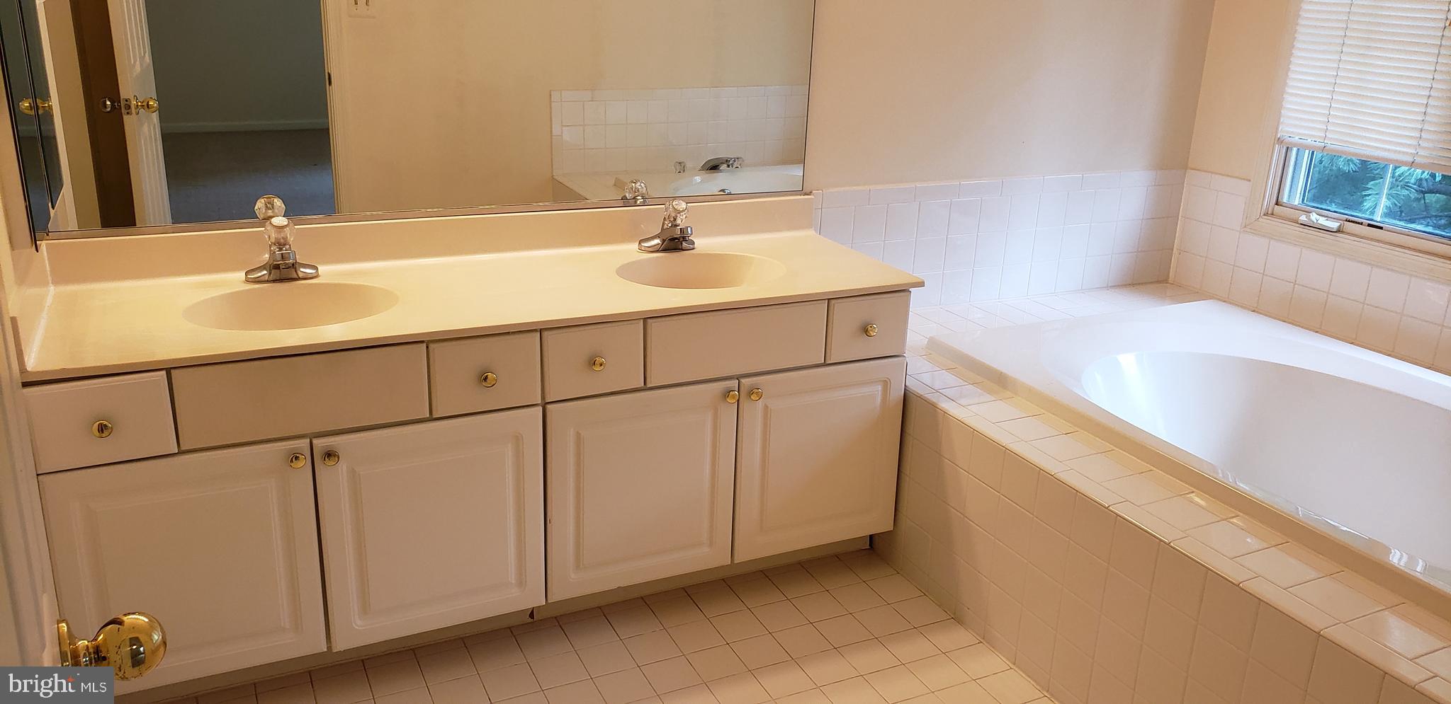 FALLSTONE - Residential Lease