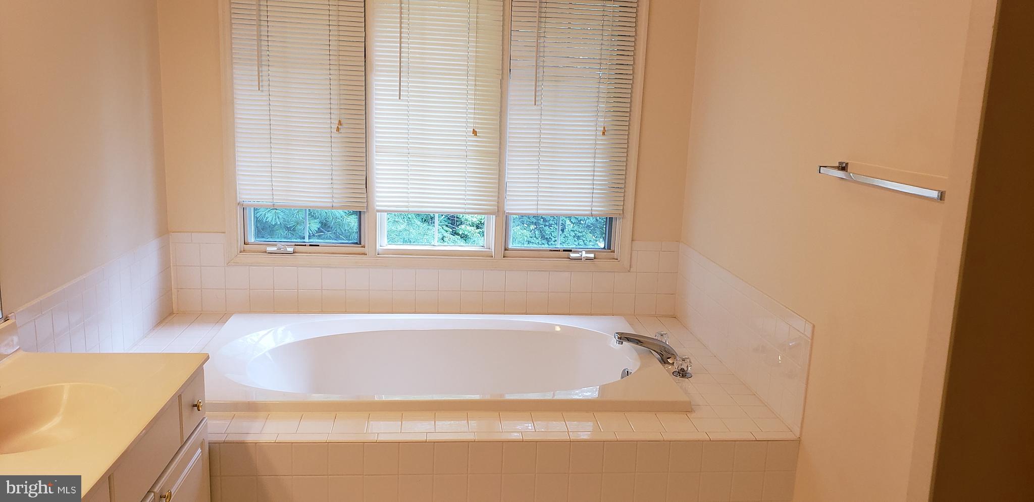 FALLSTONE - Residential Lease