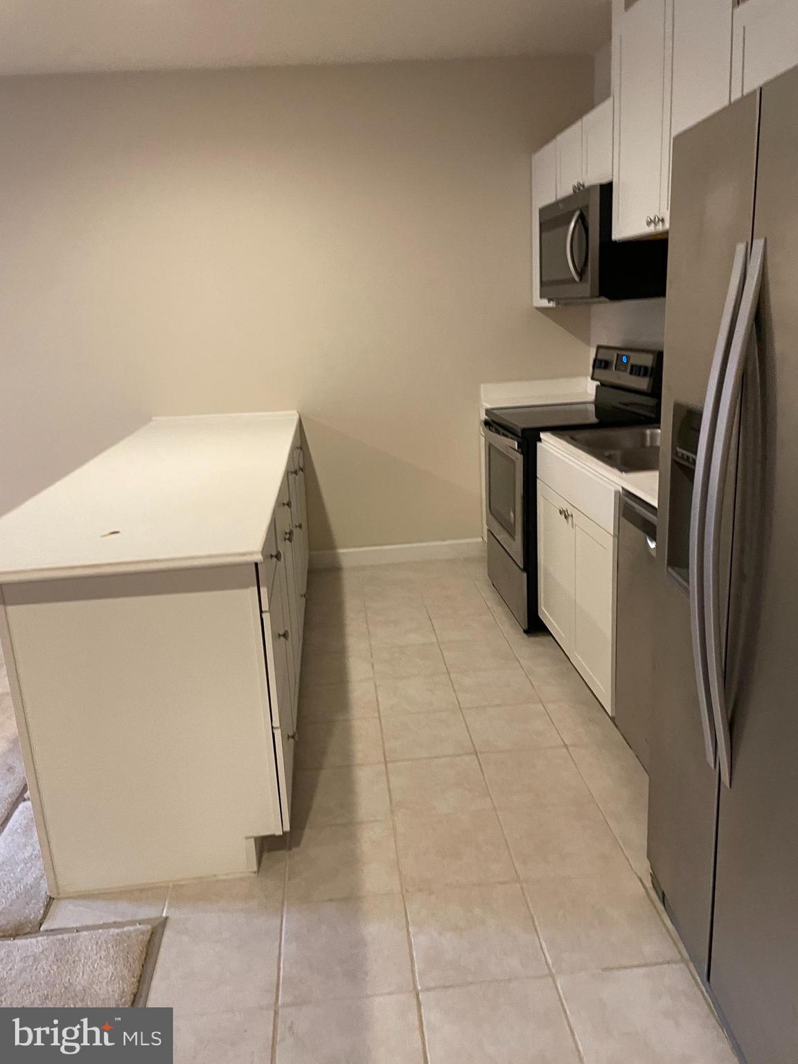 THE VISTAS AT LANSDOWNE - Residential Lease